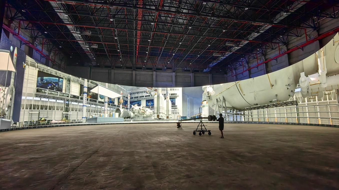 3. Absen x Versatile LED screen. Source - Absen (2).jpg